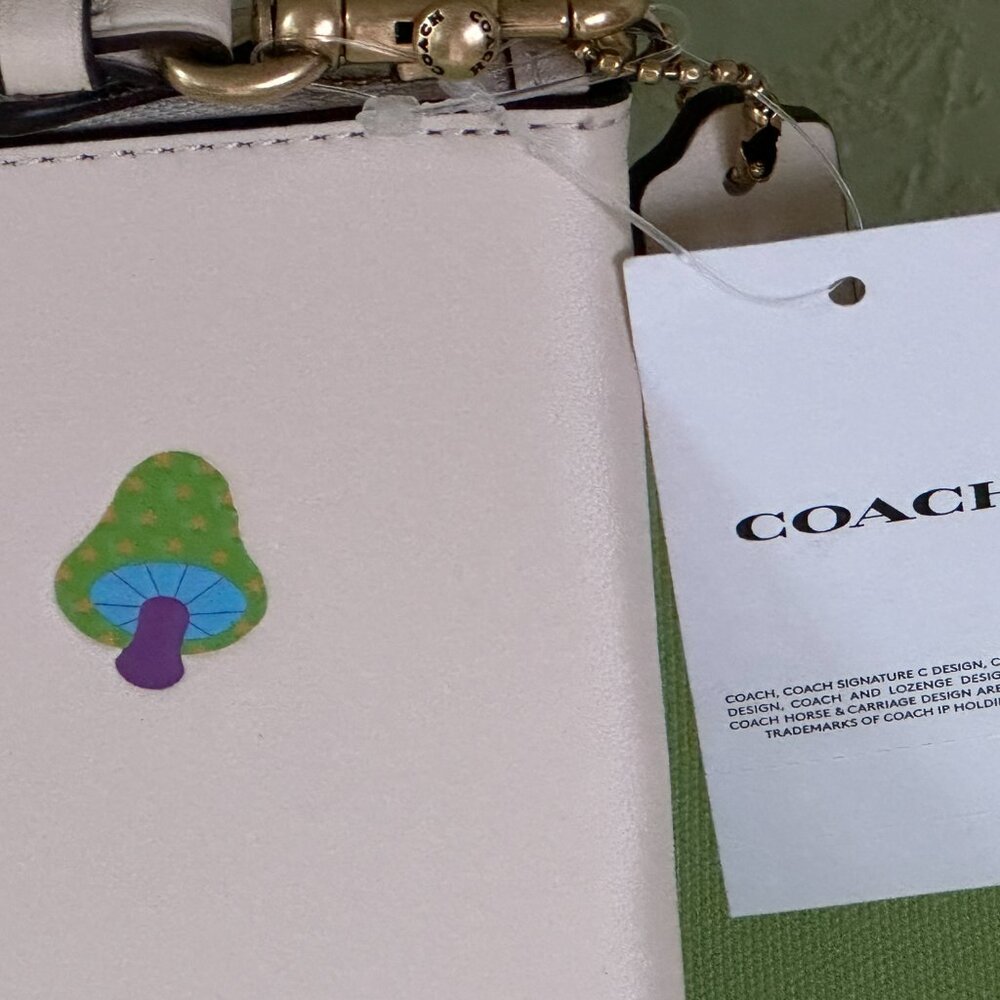 COACH STICKER PRINT WRISTLET:NWT CHALK/MULTI  GLOVETANNED LEATHER - Picture 8 of 10